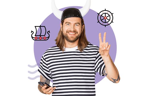 Viking w hełmie pokazuje znak wolności